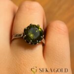 Solitair met mandzetting en Zultaniet – 925 sterling zilver