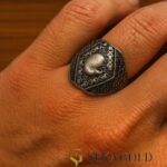 Anello da uomo con design ad aquila e micro-pietre nere – argento sterling 925